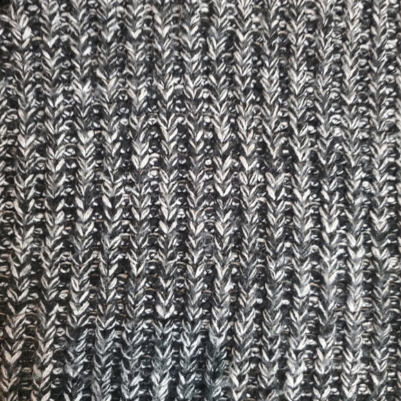 Kendall & Kylie Chunky Crowl Neck Sweater - Picture 9 of 10